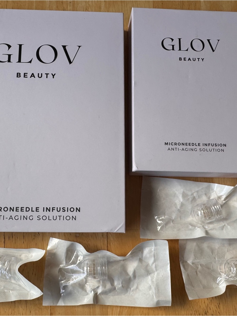 GLOV Beauty Microneedle Infusion Anti-Aging Solution - White